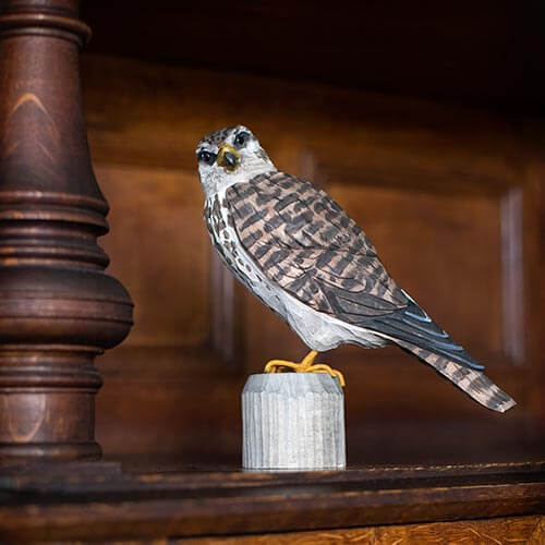 Valk Smelleken - Houten vogel beeld - Catch Utrecht